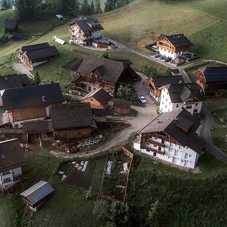 Mountain Chalet Pia 拉瓦莱 外观 照片