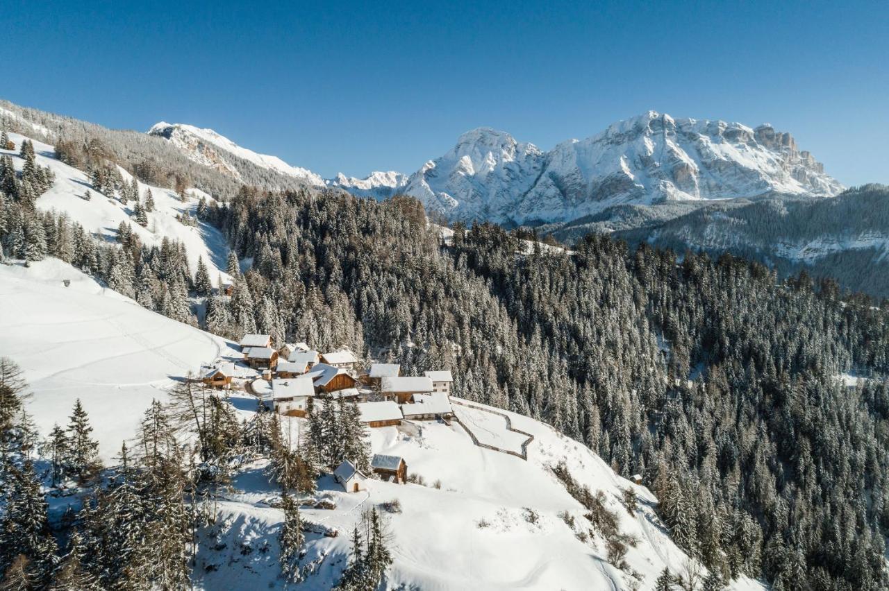Mountain Chalet Pia 拉瓦莱 外观 照片